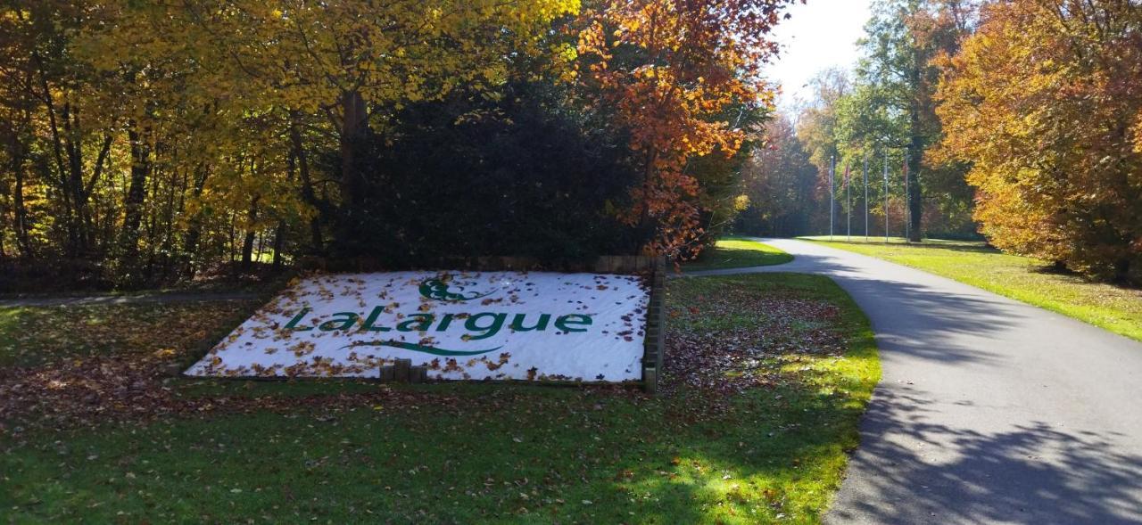 Le Repaire Du Golfeur De La Largue - Mooslargue Aparthotel Exterior photo